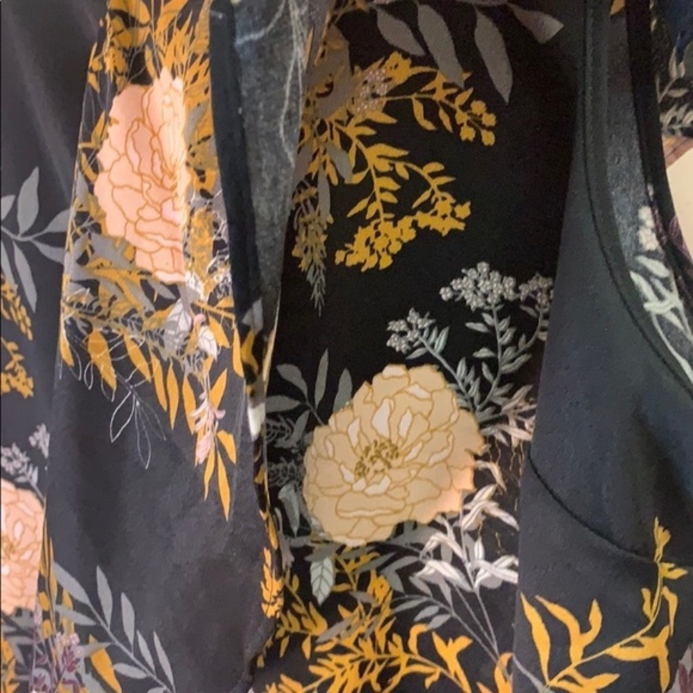 Anthology Size 12 Flutter Asymmetrical Floral Top - image 3